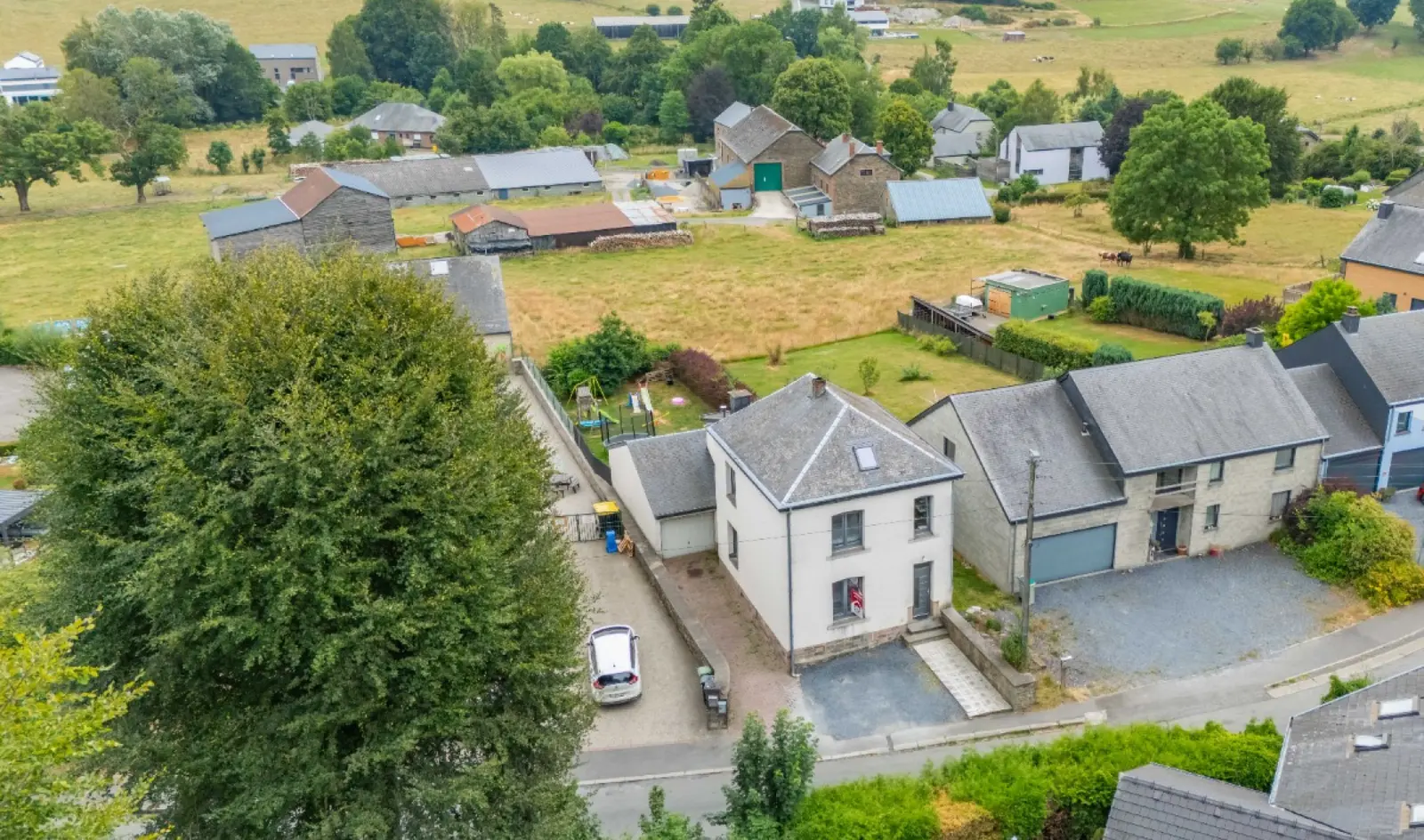 Woning met 3 slaapkamers, garage en tuin in Remichampagne