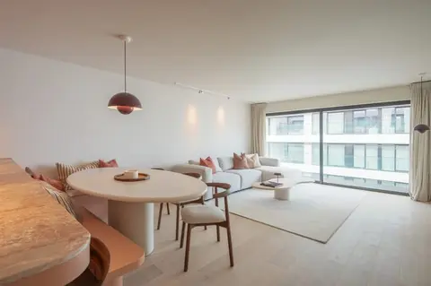 Stijlvol gerenoveerd 3-slaapkamerappartement op topliggin...
