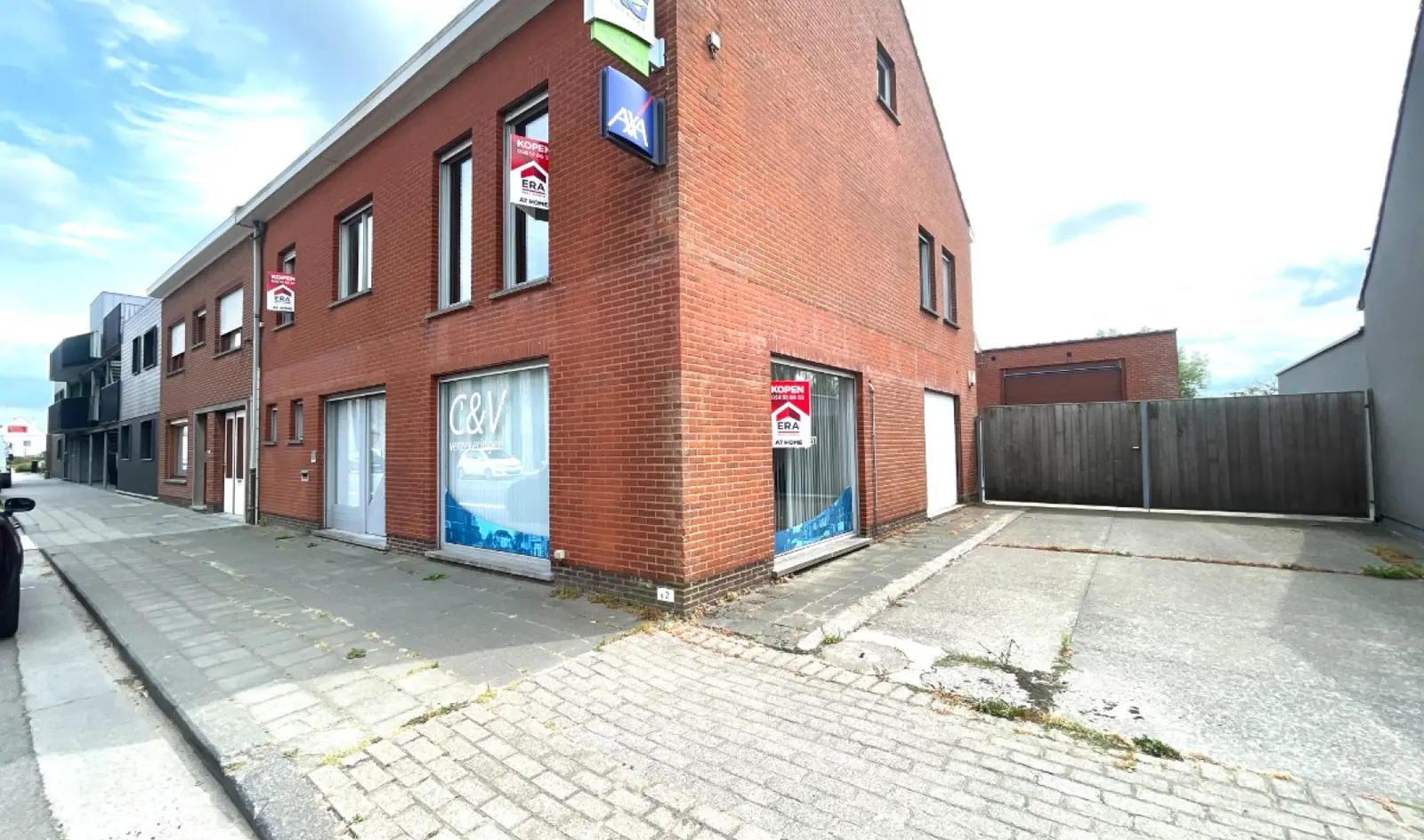 Halfopen handelspand met woonst 3 slpk en magazijn(170m2)