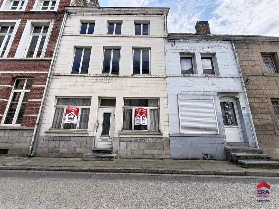 Te renoveren woning met veel potentieel!