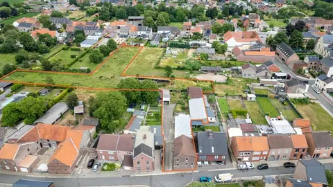 RIEMST - Te renoveren woning met stalling