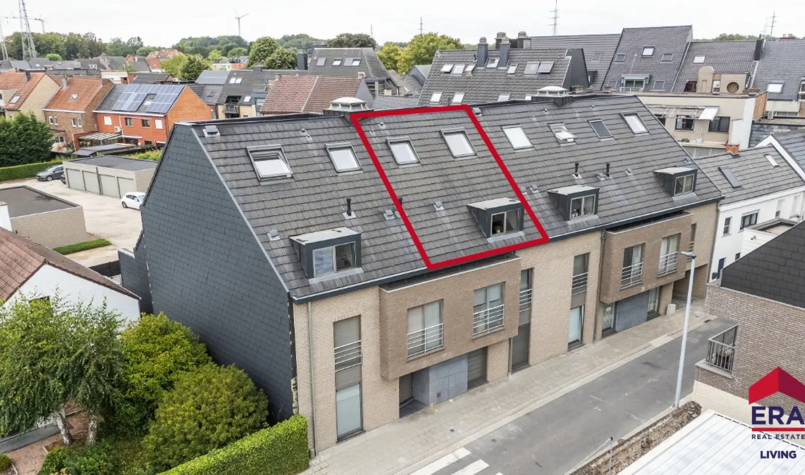 Duplex met 2 slpk, terras en parkeerplaats in Erembodegem