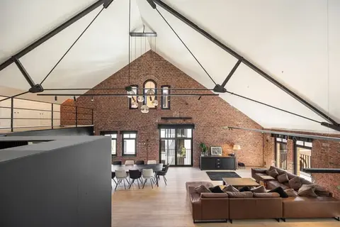Flamboyant loft life in industrial heritage building