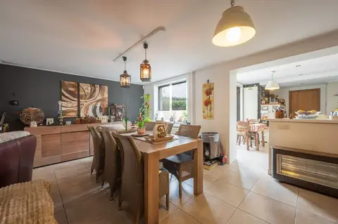 Instapklare rijwoning met garage, 3 slaapkamers en buiten...