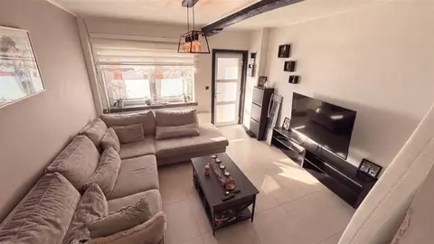CITY HOME WITH 3 BEDROOMS AND ROOF TERRACE