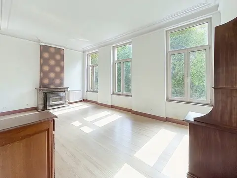 MIXED-USE PROPERTY – 360 m² WORKSHOP AND 2-BEDROOM RESIDENCE