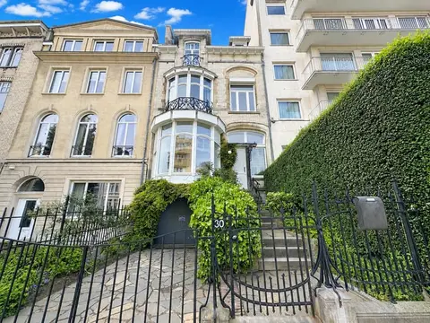 Jardin du Roi – Stunning Art Nouveau Townhouse