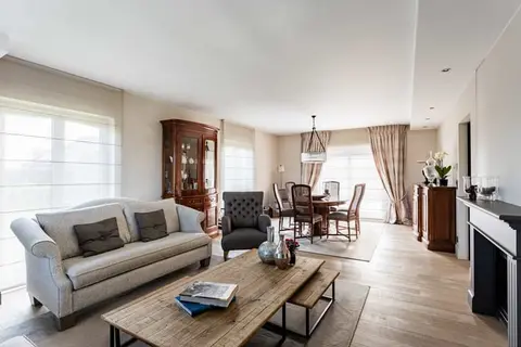Detached move-in ready villa, 4 bedrooms, garden and garage
