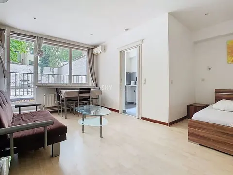 EU Quarter: Studio 42 m² with terrace, furnished & quiet