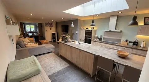 Move-in ready family home with 3 bedrooms, spacious garden,