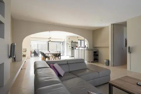 KRAAINEM 4 bed/1 bath/3 bath garden, parking