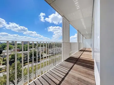 Luxury apartment with terrace, 2 beds, parking & cellar