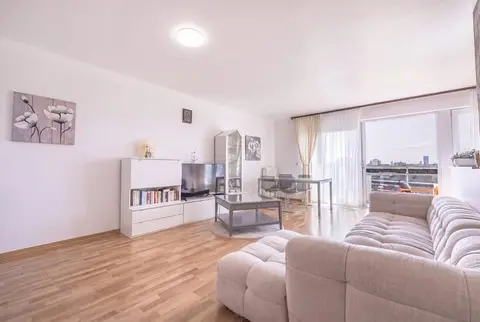 In the heart of a vibrant neighbourhood, terrace included!