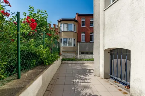 House (3 bed/2 bath) with terraces and double garage