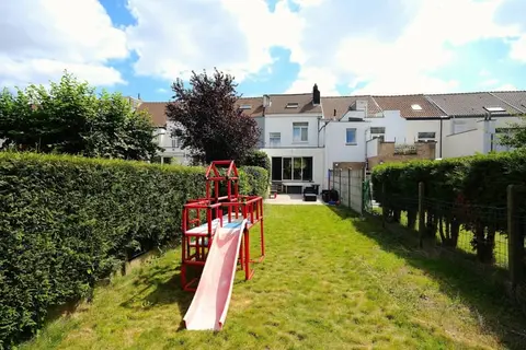 Just 3 km from Docks Bruxsel - Spacious House with Garden