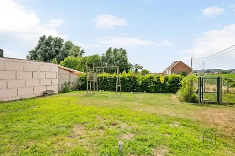 Recently renovated family home with 4 bedrooms, a garage, an