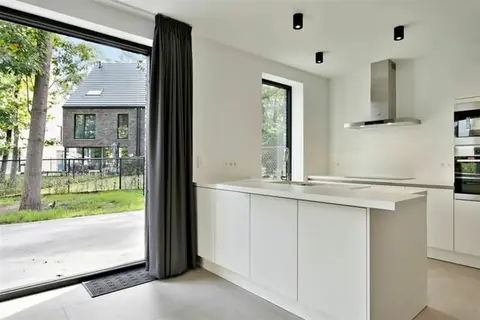 Moderne, halfopen BEN woning in groene, rustige omgeving