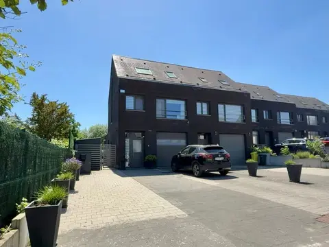 Near NATO - Low-energy 4-bedroom house with garden