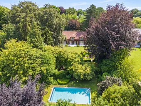 Magnificent villa with pool and large garden – 4 beds.