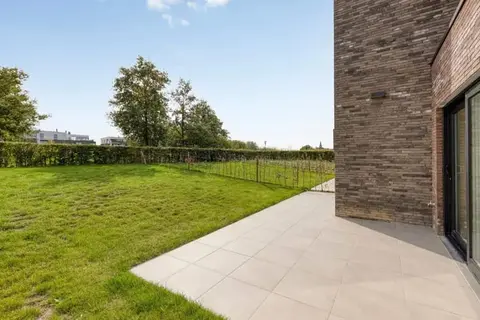 Modern newly built home in a prime location