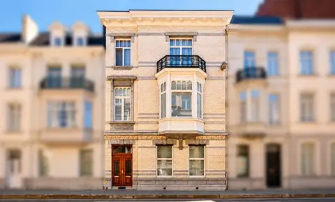Architectenwoning met binnentuin,dakterras en garage te Gent