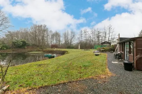 Chalet and mobile home on a 26a38ca plot.