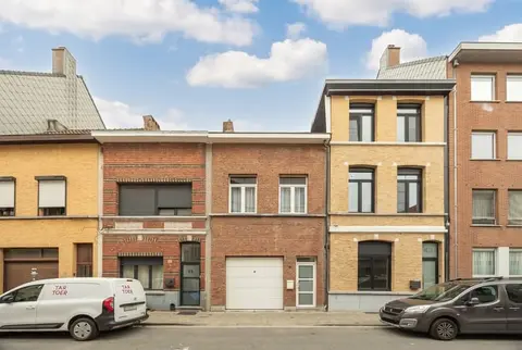 Stadswoning met privatieve tuin & garage