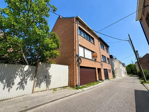 LARGE MODERN 4-BEDROOM HOUSE – BUR – GARDEN – GARAGE