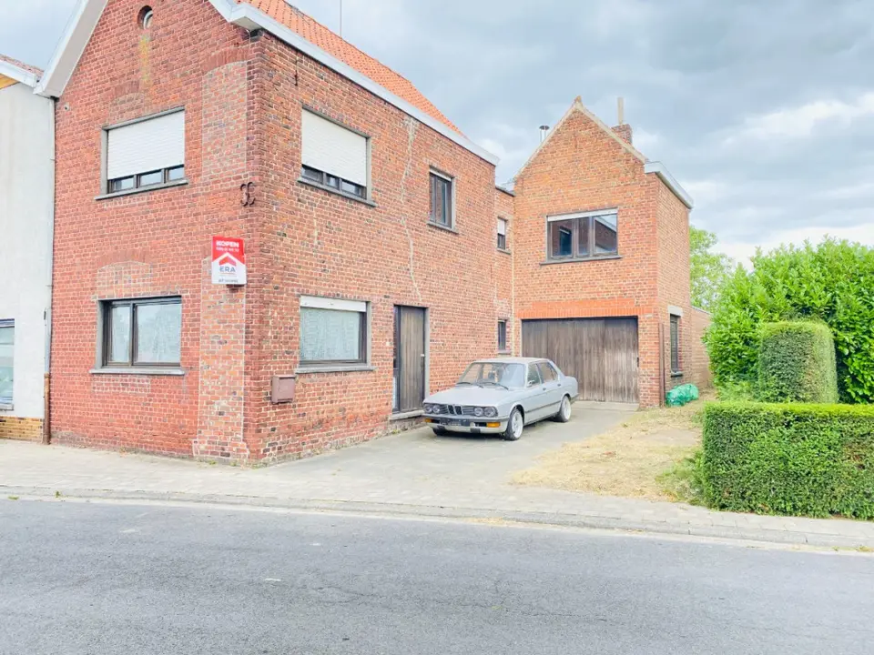 Lauwe: woning met 4 slaapkamers en ruime garage
