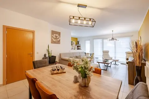 Instapklaar gelijkvloers appartement met 2 slaapkamers, ruim
