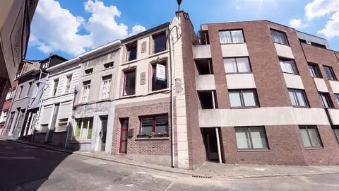 CITY HOME WITH 3 BEDROOMS AND ROOF TERRACE