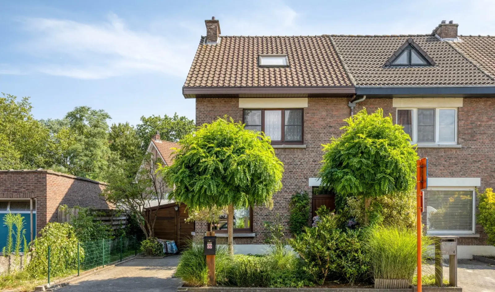 Instapklare halfopen woning met zonnige tuin