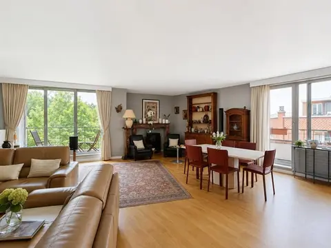 Prestigious 3-Bedroom Apartment – Churchill