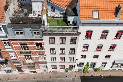 2-bedroom single-family house with rooftop terrace