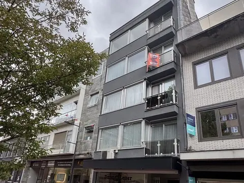 Move-in ready 2-bedroom apartment in the heart of Izegem cen