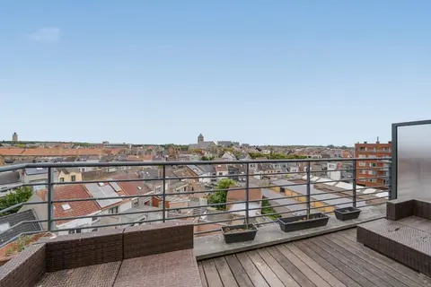 Bright 2-bedroom apartment with beautiful open view in Oost