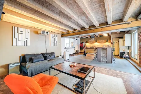 96 m² Industrial-Style Loft – Cellar and Secure Parking