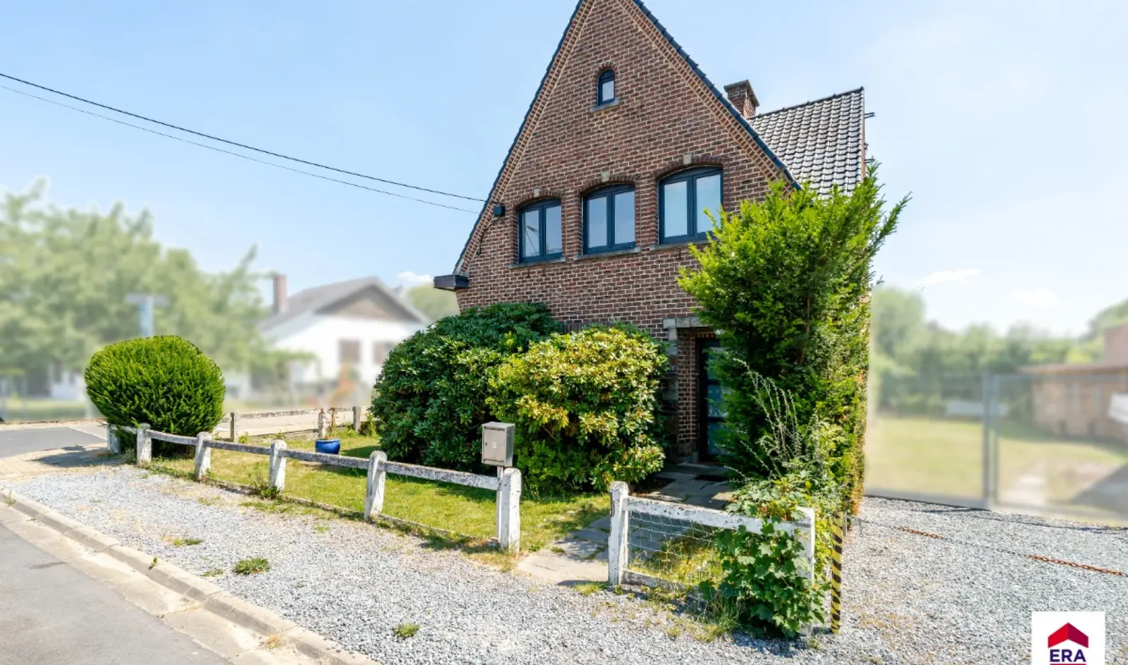 Woning met veel potentieel en aangename tuin in Buizingen