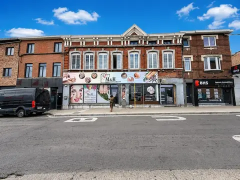 IMM.RAPPORT - COMMERCE - 3 APPARTEMENTS - 5000 € REVENU LOC