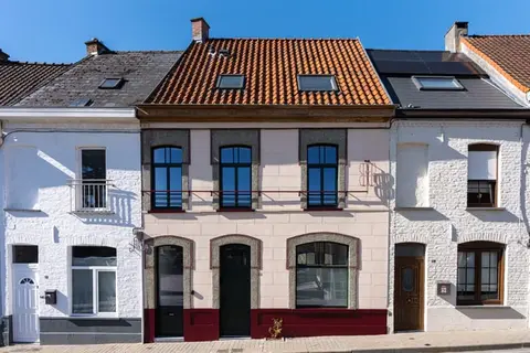 Instapklare, duurzaam gerenoveerde stadswoning met 3 slaapka