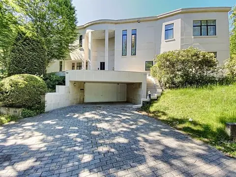 Prince d'Orange: Sublime refurbished semi-detached villa