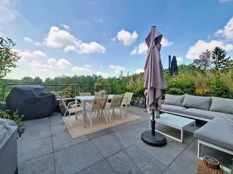 2-Bedroom Duplex with Large Terrace