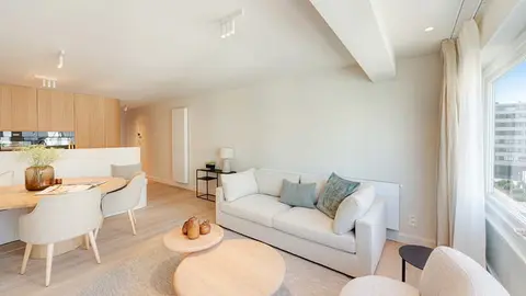 Luxuriously finished apartment ideally located between Li...