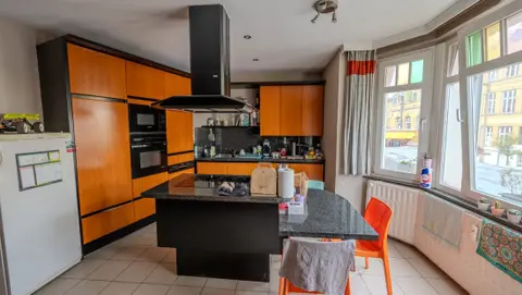 Gemengd gebouw met 2 woningen in Virton.