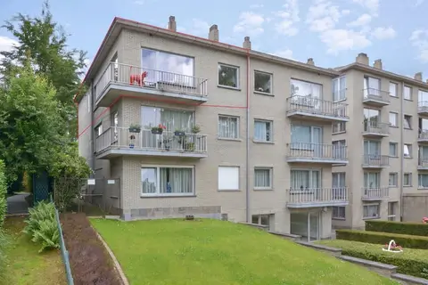 parc Jourdain // Nice 2 bedroom apartment + garage & terrace