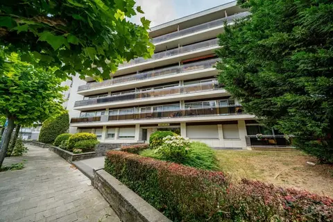 Evere - Lovely 3-bedroom apartment + terraces and garages
