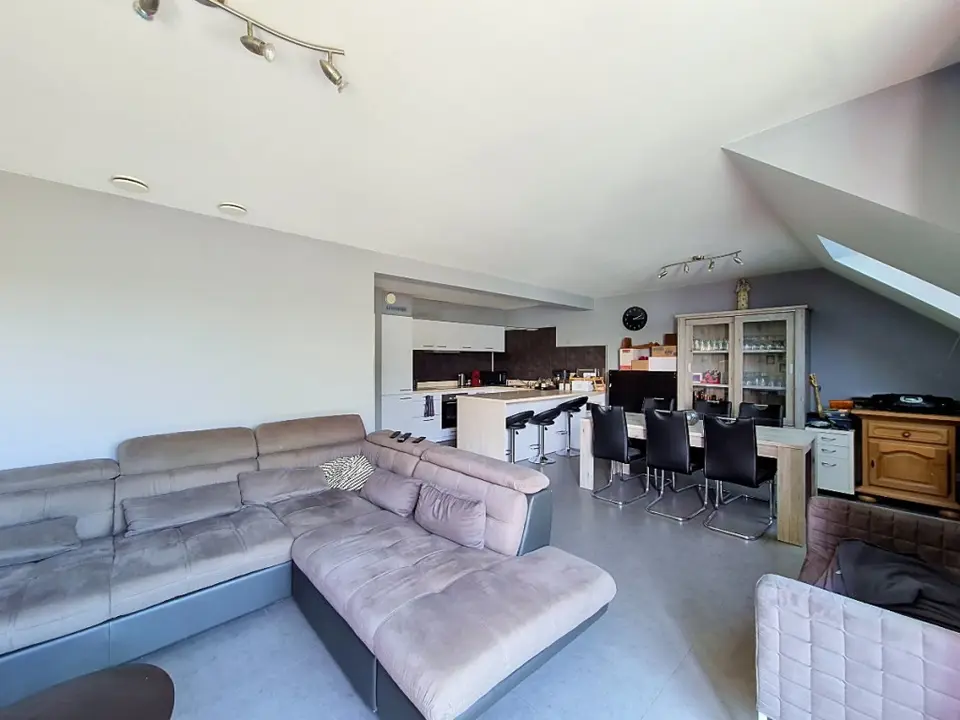 Beau duplex 3 chambres avec terrasse - 2 pkgs - SEILLES