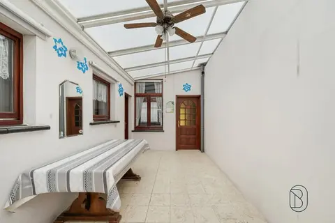 Te renoveren rijwoning met veel potentieel