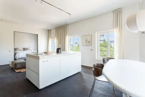 Luxuriously furnished 2-bedroom apartment in the South