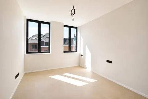 Spacious 3-bedroom apartment with terrace